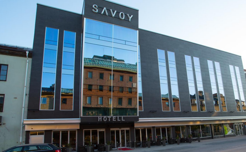 Nu åtgärdas fasaden på Hotell Savoy